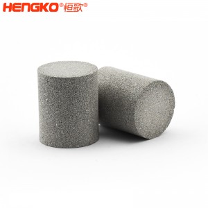 廠家生產(chǎn)多尺寸不銹鋼粉末燒結(jié)濾筒，堅(jiān)固耐用壽命長(zhǎng)用于流量控制和均布